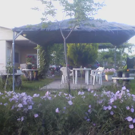 Kalyves, 2 Bedrooms, Sleeps 6, 700sqmgarden, 180m From Hébergement de vacances