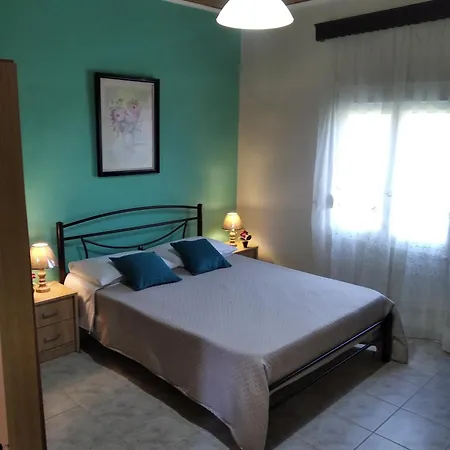 Kalyves, 2 Bedrooms, Sleeps 6, 700sqmgarden, 180m From