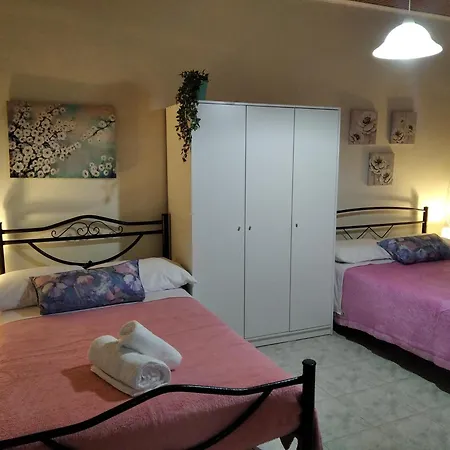 Kalyves, 2 Bedrooms, Sleeps 6, 700sqmgarden, 180m From * Kalyves Polygyrou