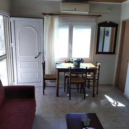 Kalyves, 2 Bedrooms, Sleeps 6, 700sqmgarden, 180m From Hébergement de vacances *