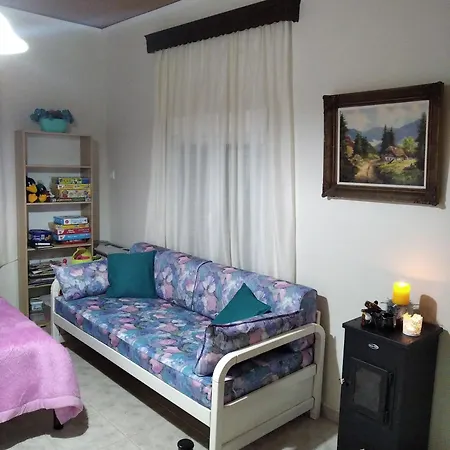 Kalyves, 2 Bedrooms, Sleeps 6, 700sqmgarden, 180m From Hébergement de vacances *