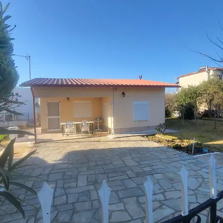 Kalyves, 2 Bedrooms, Sleeps 6, 700sqmgarden, 180m From Hébergement de vacances *