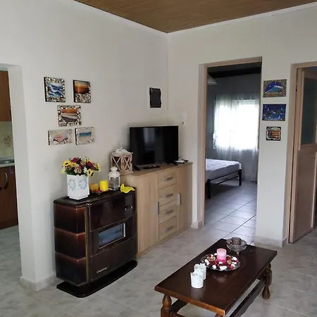 Сasa de vacaciones Kalyves, 2 Bedrooms, Sleeps 6, 700sqmgarden, 180m From