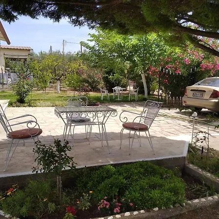 Kalyves, 2 Bedrooms, Sleeps 6, 700sqmgarden, 180m From Hébergement de vacances