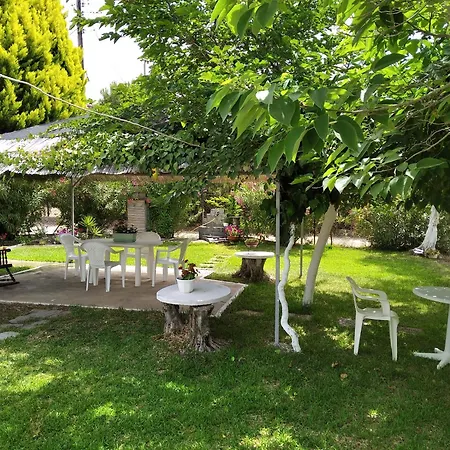 Kalyves, 2 Bedrooms, Sleeps 6, 700sqmgarden, 180m From Kalyves Polygyrou