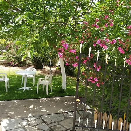 Дом отдыха Kalyves, 2 Bedrooms, Sleeps 6, 700sqmgarden, 180m From *