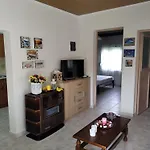 度假居 Kalyves, 2 Bedrooms, Sleeps 6, 700sqmgarden, 180m From